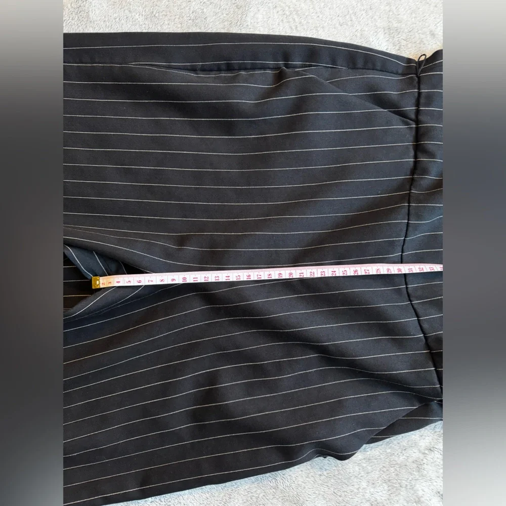 Lauren Ralph Lauren Black/White Pinstripe Wide Leg Jumpsuit Sleeveless V-Neck 2 - Picture 9 of 12